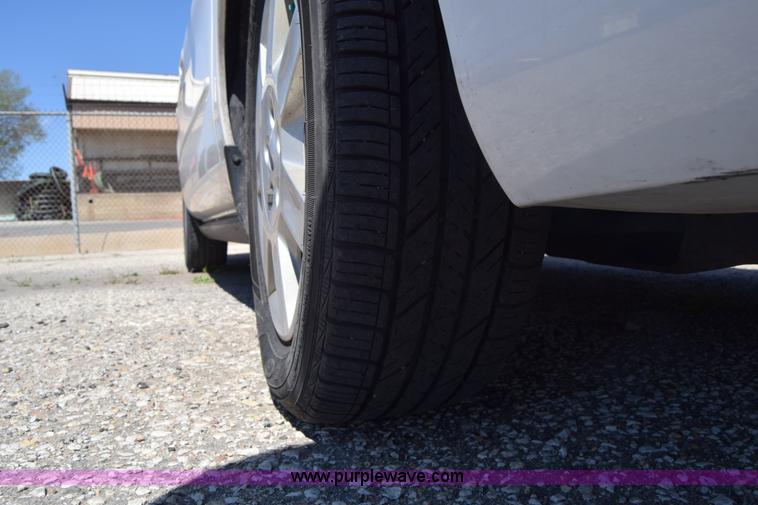 image for item L3813 2007 Ford Taurus SE