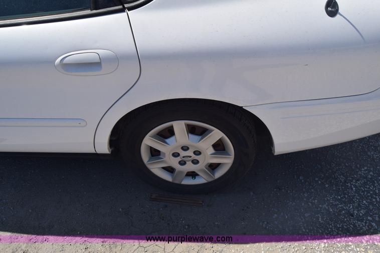 image for item L3813 2007 Ford Taurus SE