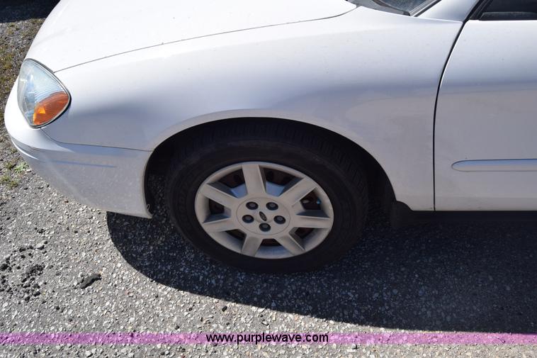 image for item L3813 2007 Ford Taurus SE