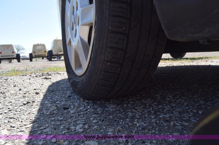 image for item L3813 2007 Ford Taurus SE