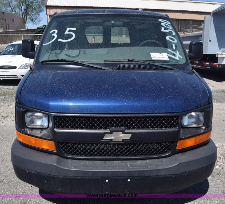 image for item L3814 2003 Chevrolet Express 2500 Cargo van