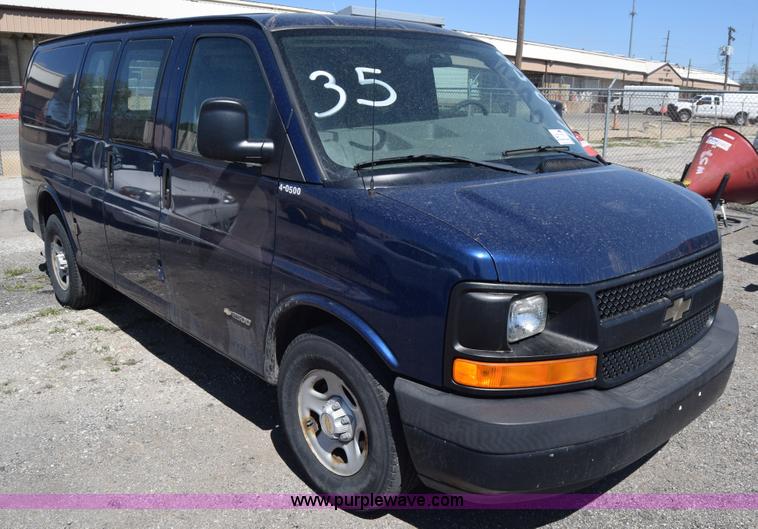 image for item L3814 2003 Chevrolet Express 2500 Cargo van