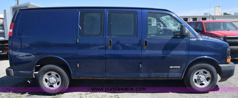 image for item L3814 2003 Chevrolet Express 2500 Cargo van