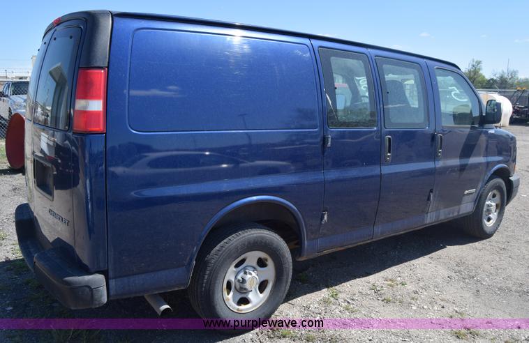 image for item L3814 2003 Chevrolet Express 2500 Cargo van