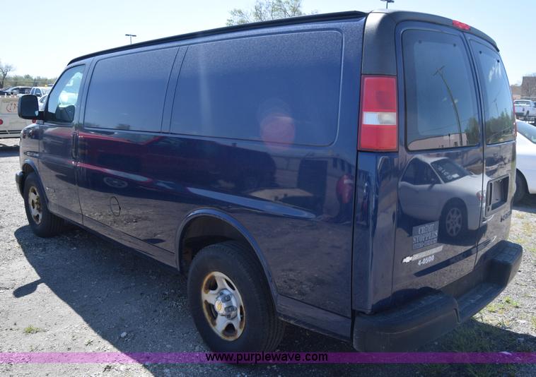 image for item L3814 2003 Chevrolet Express 2500 Cargo van