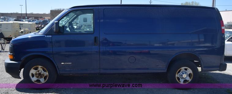 image for item L3814 2003 Chevrolet Express 2500 Cargo van
