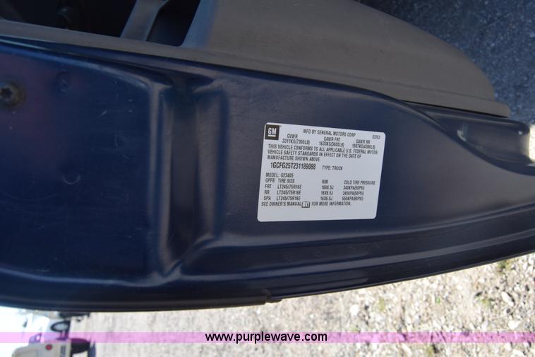 image for item L3814 2003 Chevrolet Express 2500 Cargo van