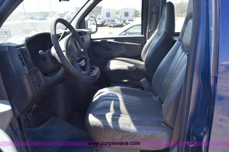 image for item L3814 2003 Chevrolet Express 2500 Cargo van