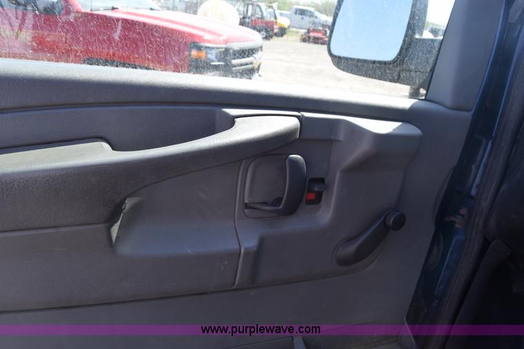 image for item L3814 2003 Chevrolet Express 2500 Cargo van