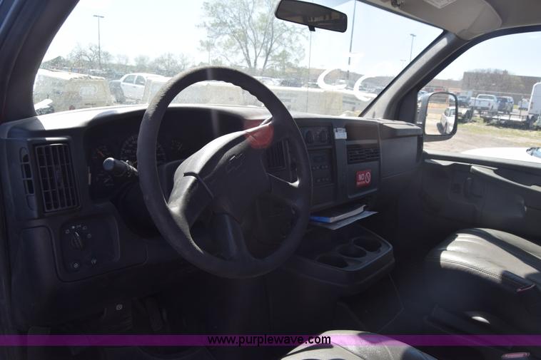 image for item L3814 2003 Chevrolet Express 2500 Cargo van