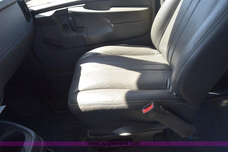 image for item L3814 2003 Chevrolet Express 2500 Cargo van