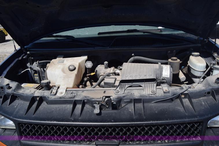 image for item L3814 2003 Chevrolet Express 2500 Cargo van