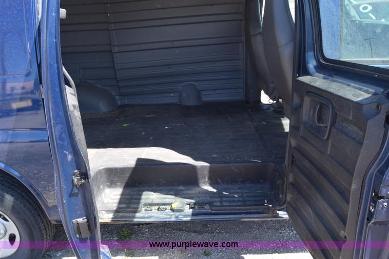 image for item L3814 2003 Chevrolet Express 2500 Cargo van