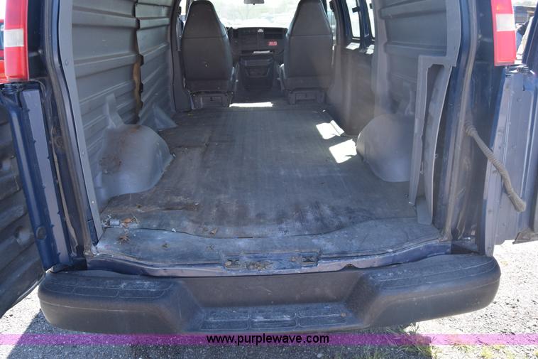image for item L3814 2003 Chevrolet Express 2500 Cargo van