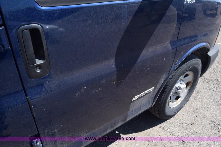 image for item L3814 2003 Chevrolet Express 2500 Cargo van