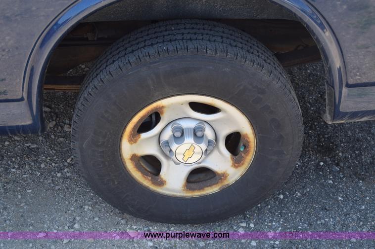 image for item L3814 2003 Chevrolet Express 2500 Cargo van