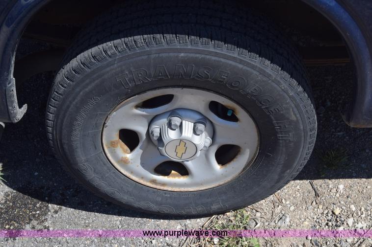 image for item L3814 2003 Chevrolet Express 2500 Cargo van