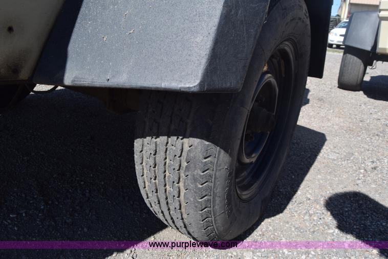 image for item L3817 Ingersoll Rand XP185 air compressor