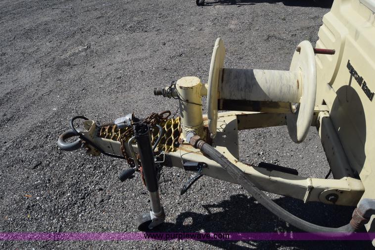 image for item L3818 2005 Ingersoll Rand XP185 air compressor