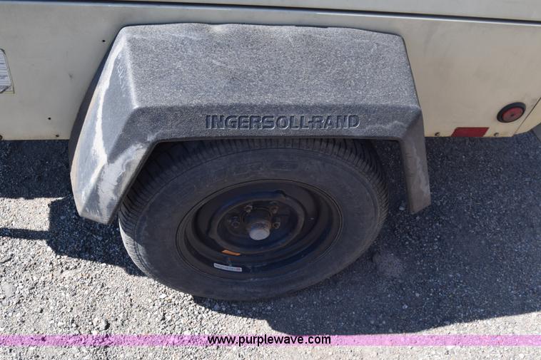 image for item L3818 2005 Ingersoll Rand XP185 air compressor