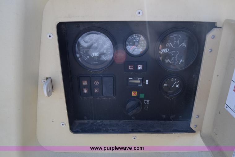 image for item L3821 2005 Ingersoll Rand 185 air compressor
