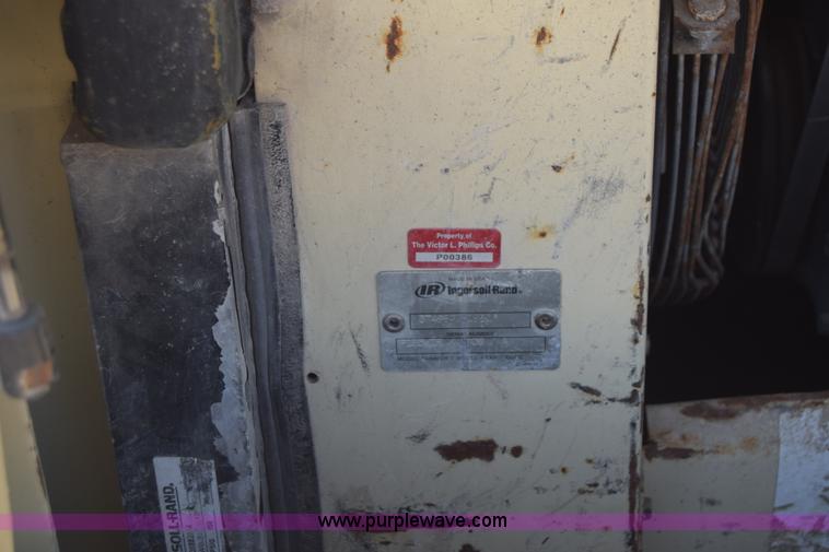 image for item L3822 2006 Ingersoll Rand 185 air compressor