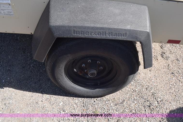image for item L3822 2006 Ingersoll Rand 185 air compressor