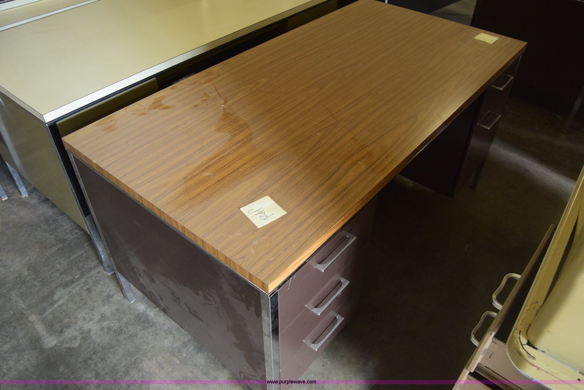 (10) metal desks in Wichita, KS Item AR9705 sold Purple Wave