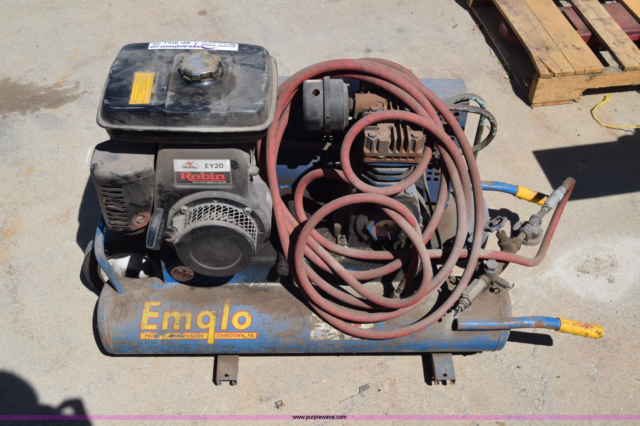 Emglo K5WGA8P air compressor in Wichita, KS Item BP9564 sold Purple Wave