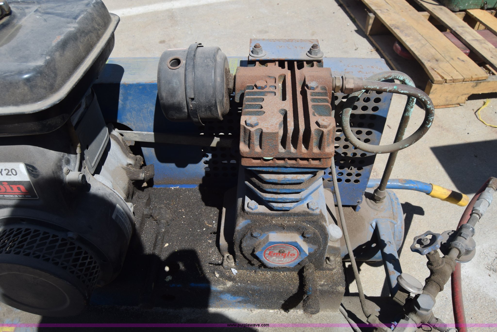 Emglo K5WGA8P air compressor in Wichita, KS Item BP9564 sold Purple Wave