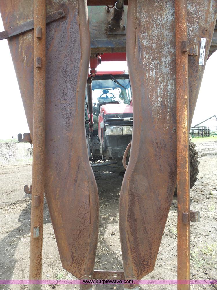image for item AM9593 Cattle chute head gate