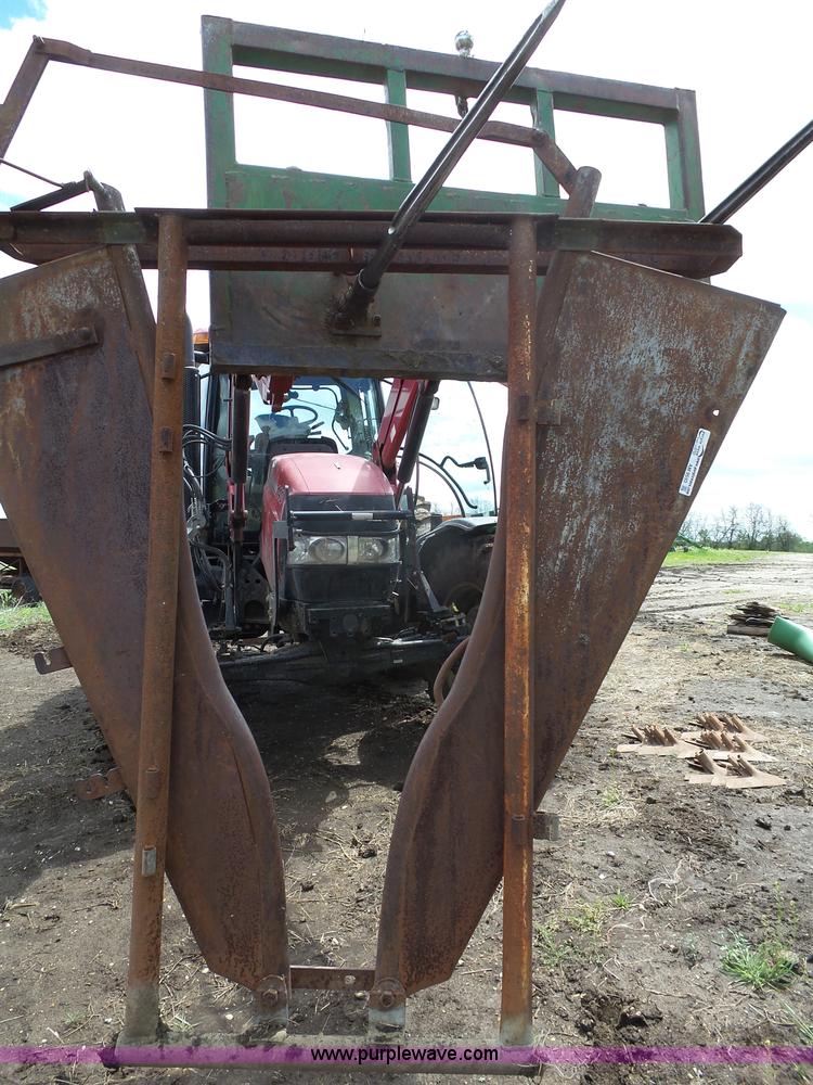 image for item AM9593 Cattle chute head gate