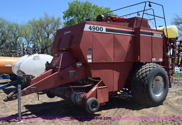 image for item AW9813 Hesston 4900 square baler