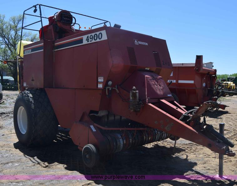 image for item AW9813 Hesston 4900 square baler