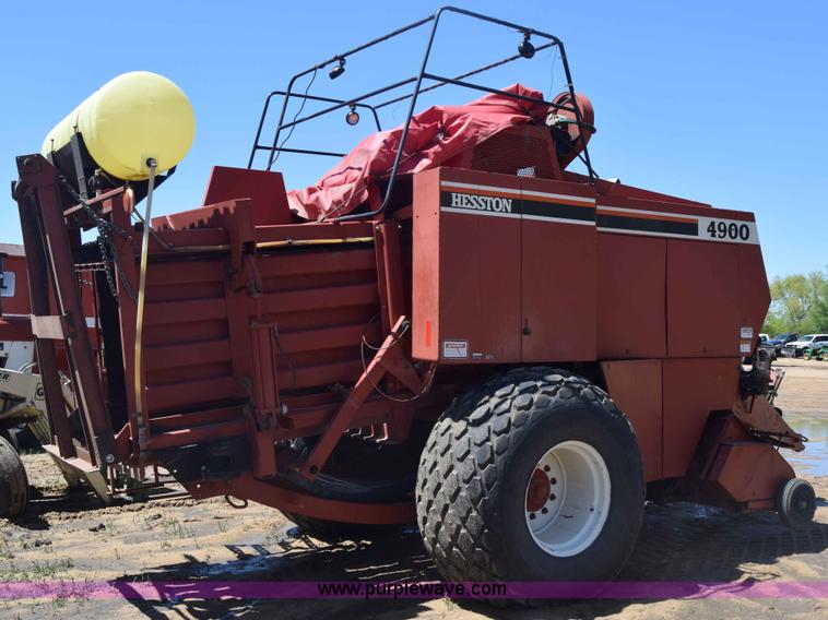 image for item AW9813 Hesston 4900 square baler