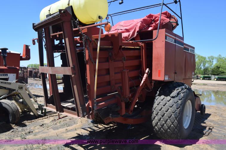 image for item AW9813 Hesston 4900 square baler