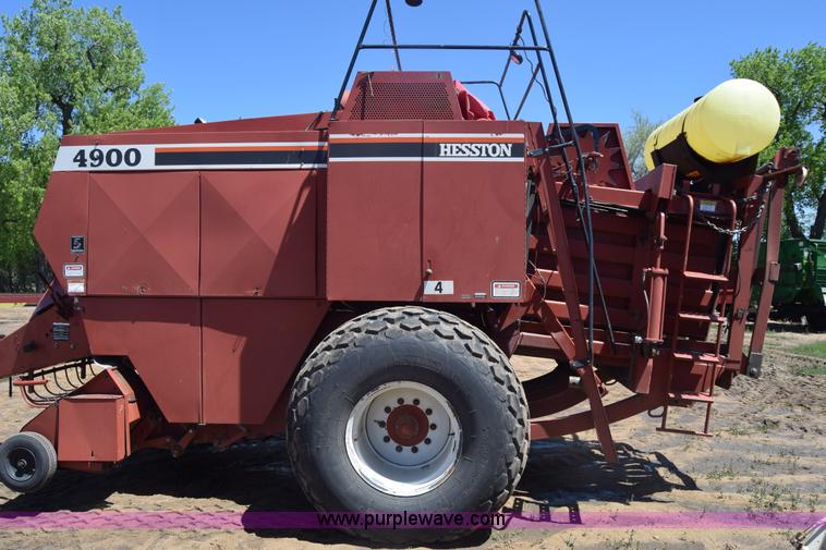 image for item AW9813 Hesston 4900 square baler