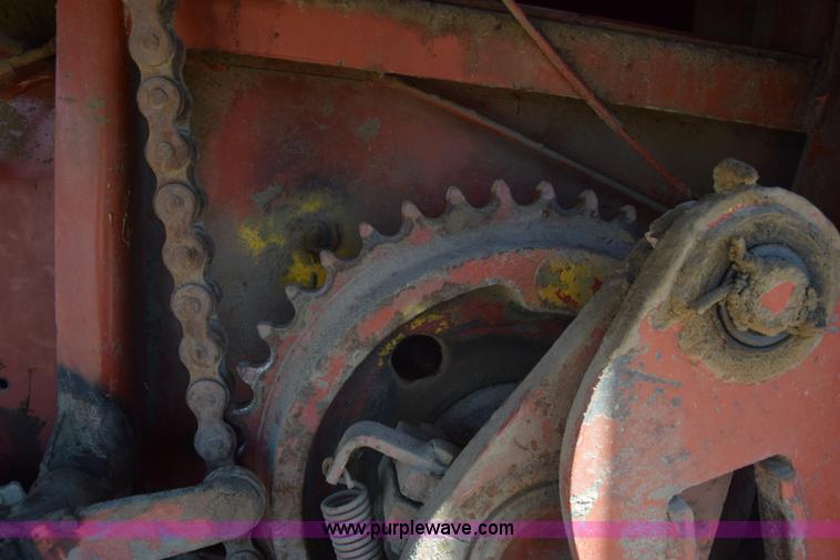 image for item AW9813 Hesston 4900 square baler