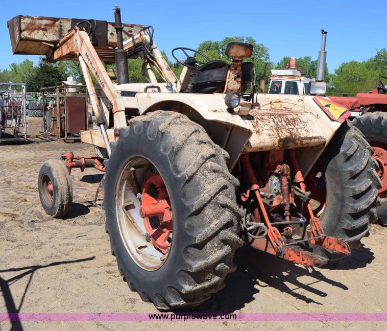 image for item AW9815 Case 930 tractor