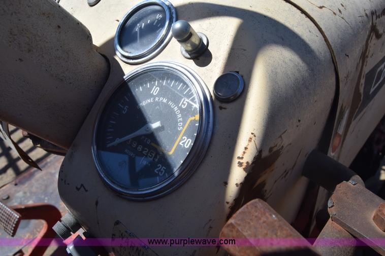 image for item AW9815 Case 930 tractor