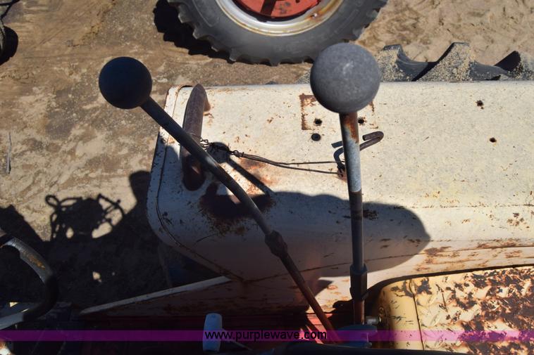 image for item AW9815 Case 930 tractor