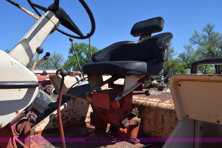 image for item AW9815 Case 930 tractor