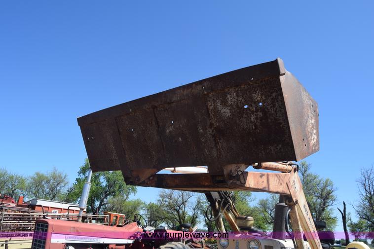 image for item AW9815 Case 930 tractor