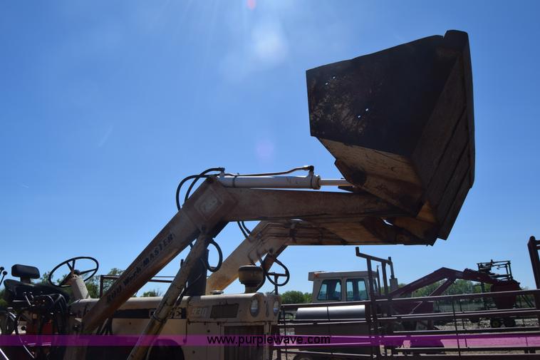 image for item AW9815 Case 930 tractor