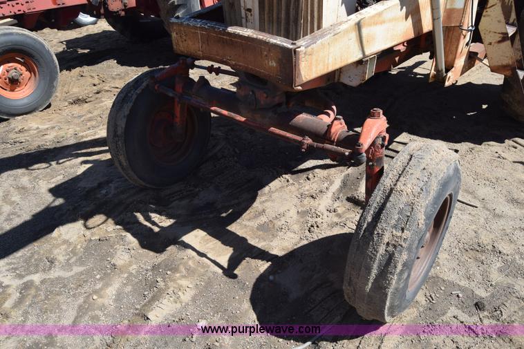 image for item AW9815 Case 930 tractor