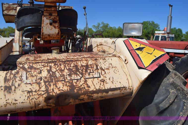 image for item AW9815 Case 930 tractor