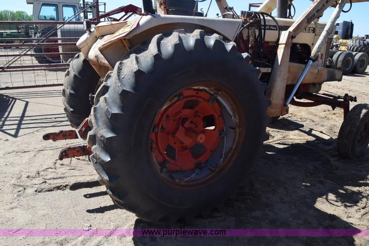 image for item AW9815 Case 930 tractor