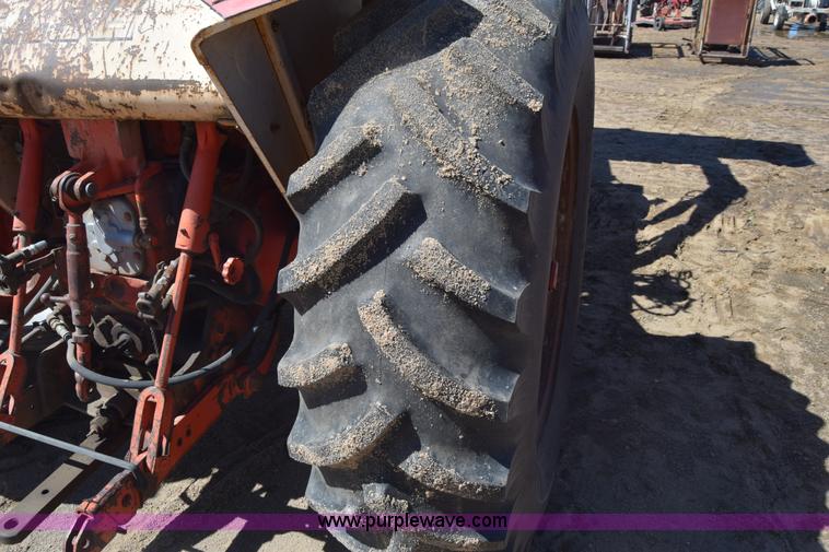 image for item AW9815 Case 930 tractor