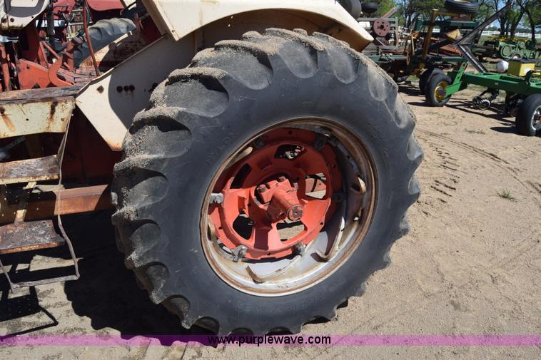 image for item AW9815 Case 930 tractor