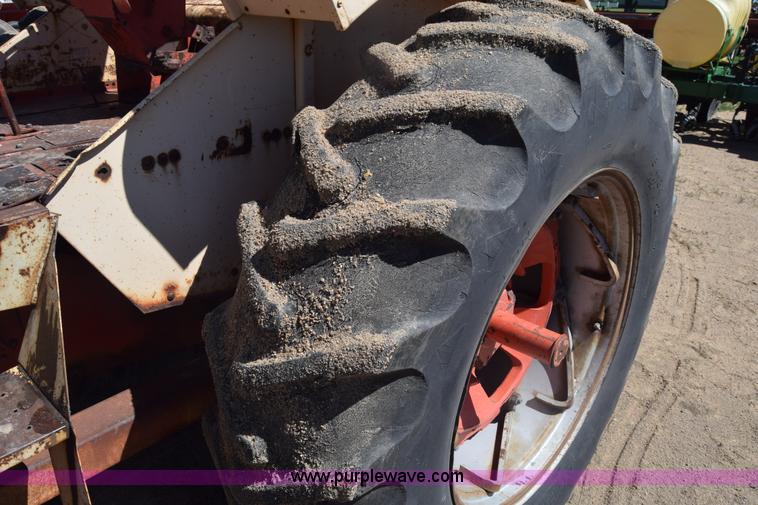 image for item AW9815 Case 930 tractor